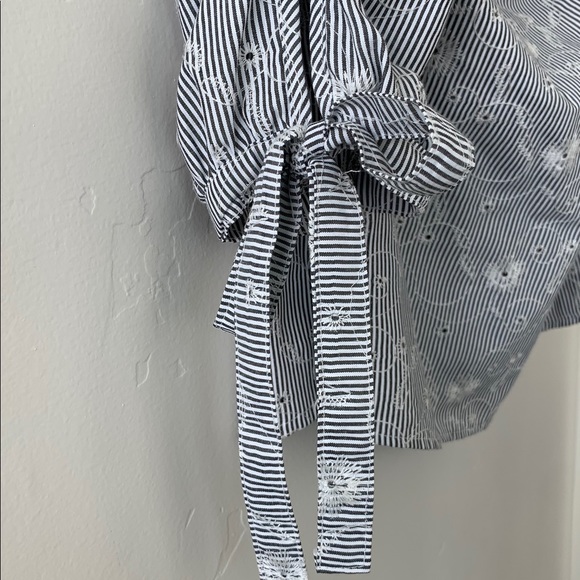 Socialite Off The Shoulder White/Nagy Striped Top - Picture 2 of 3